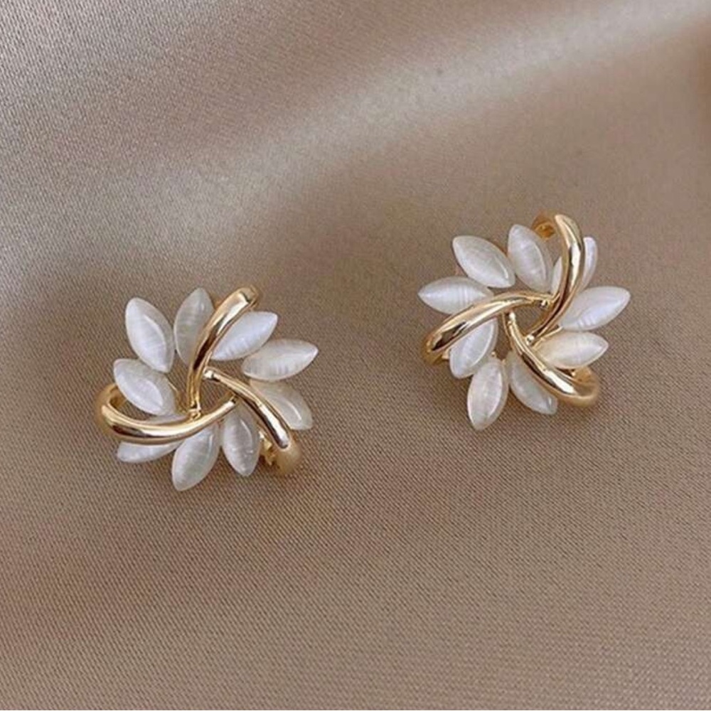 2/$10 NEW! Fashion Geometric Flower Stud Earrings Stud Cute Bohemian